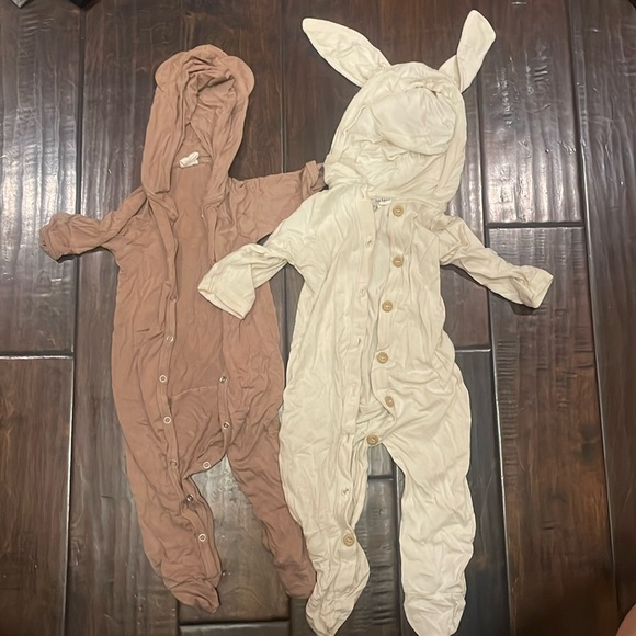 Kate Quinn bamboo onesie - Picture 1 of 4